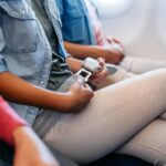 The “disgusting” flight photo has aroused intense discussions about the customs of the airplane travel